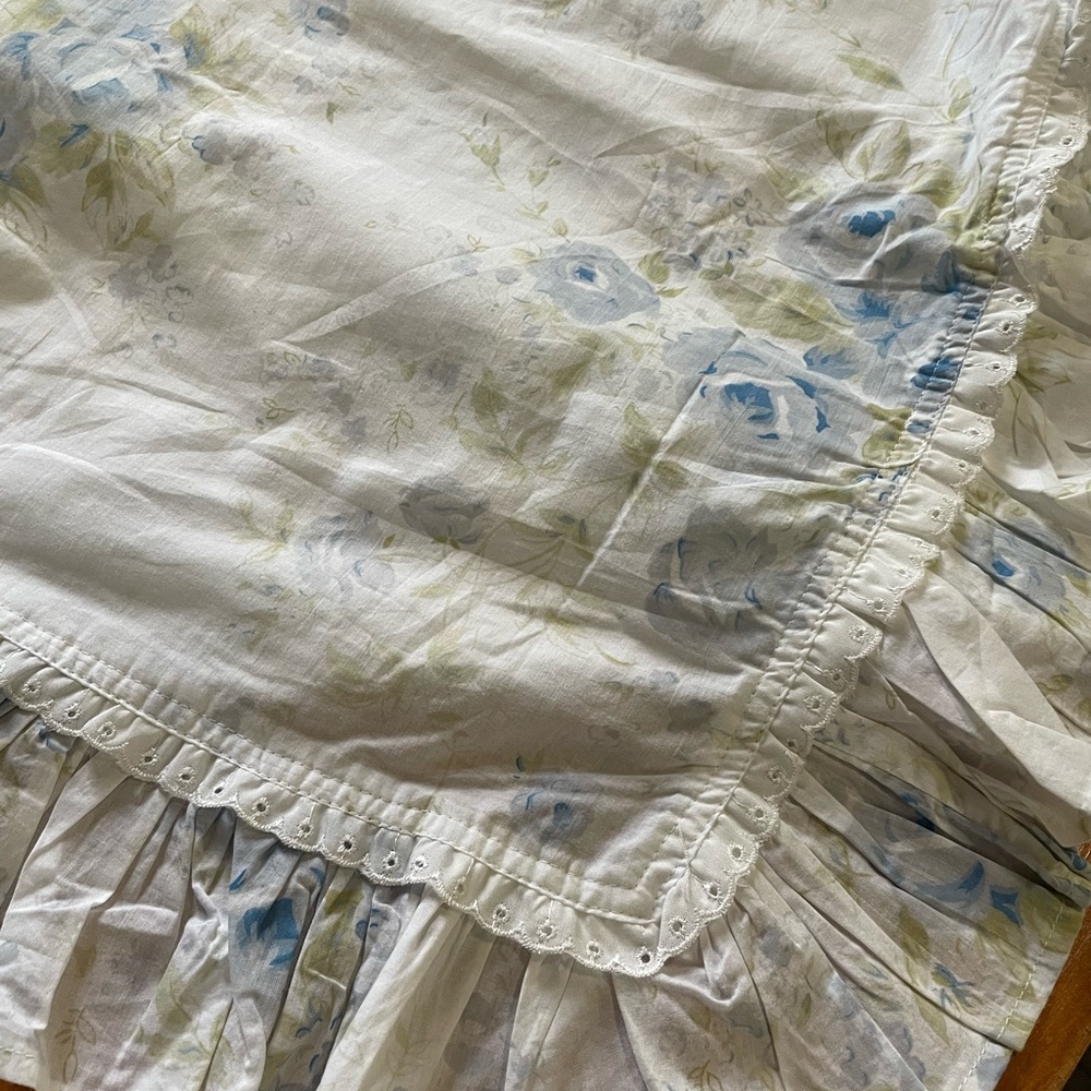 Simply Shabby Chic British Rose Ruffled Table Cloth~ NWOT